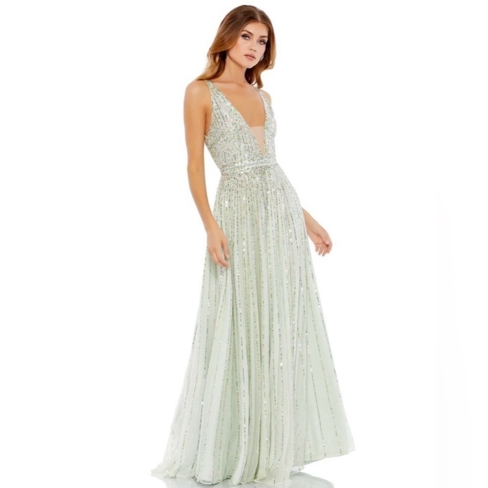 Mac Duggal 10700 Sequined Illusion‎ Plunge Neck Mint Formal Gown Size 4 NWT